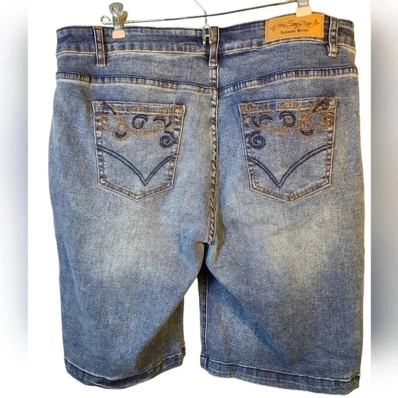 SUZANNE Betro Jean Shorts - Picture 2 of 9